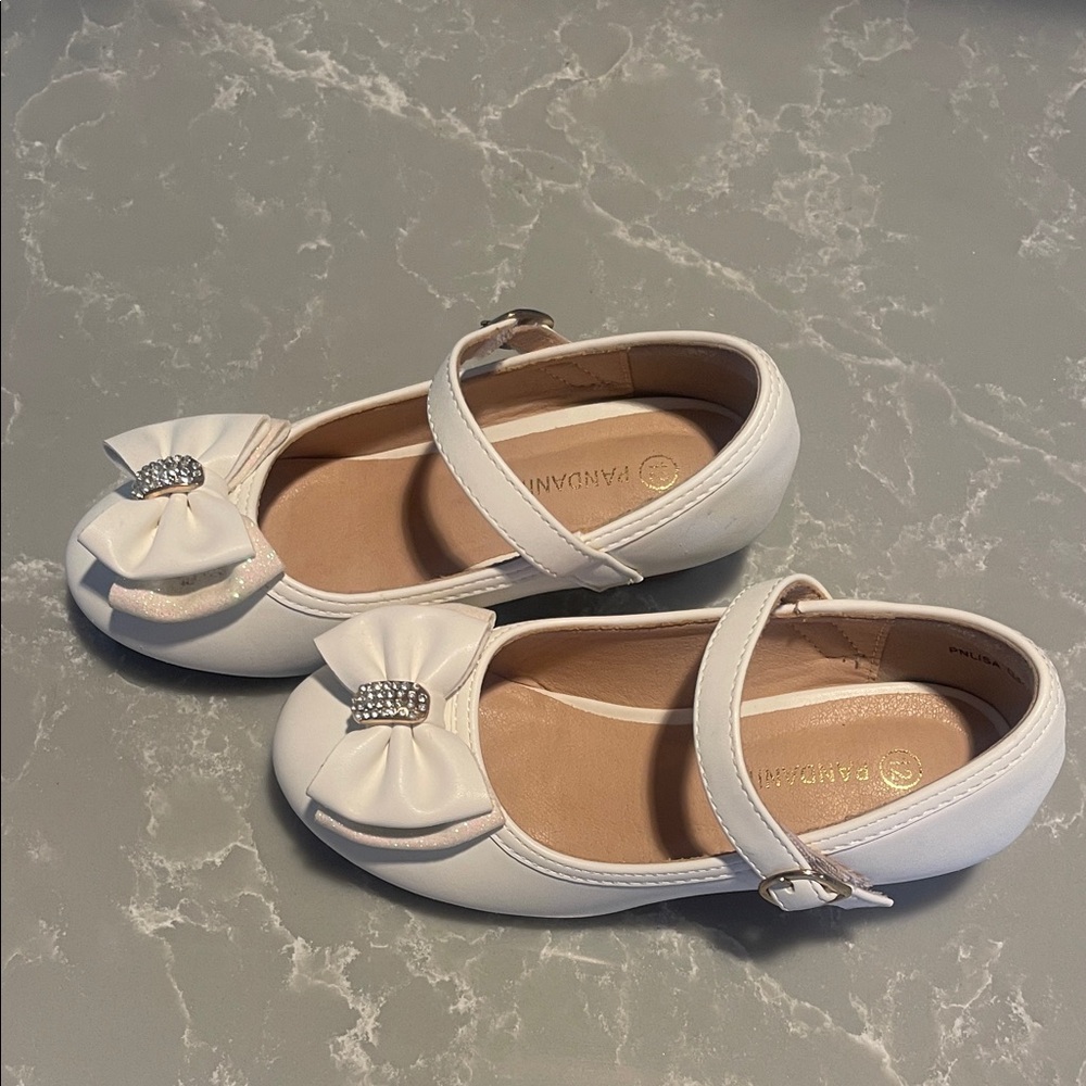 Pampolina White Dress Shoes with Bow